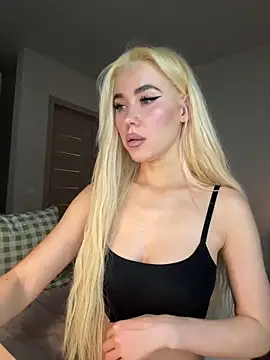 Snapshot of xDinnax chatting on December 2024 02:48:02 PM xDinnax online show from December 2024 02:48:02 PM