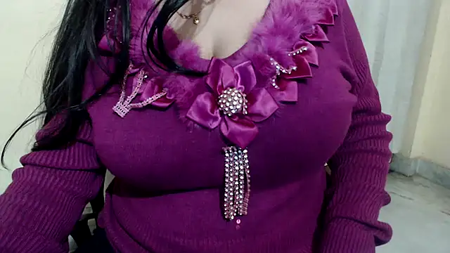 Snapshot of HOT_CHILLY chatting on February 2025 04:32:01 PM HOT CHILLY online show from February 2025 04:32:01 PM