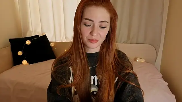 Snapshot of Adelyna_Bird chatting on December 2025 07:59:01 AM Adelyna Bird online show from December 2025 07:59:01 AM