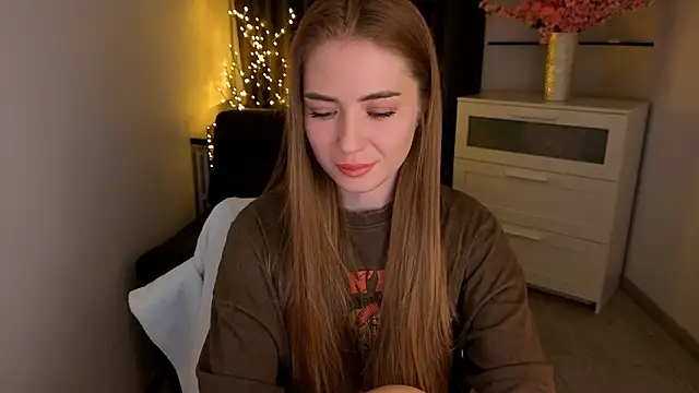 Snapshot of Adelyna_Bird chatting on February 2026 07:40:01 AM Adelyna Bird online show from February 2026 07:40:01 AM