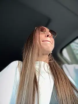 EvaCatt online show from April 2026 02:45:02 AM