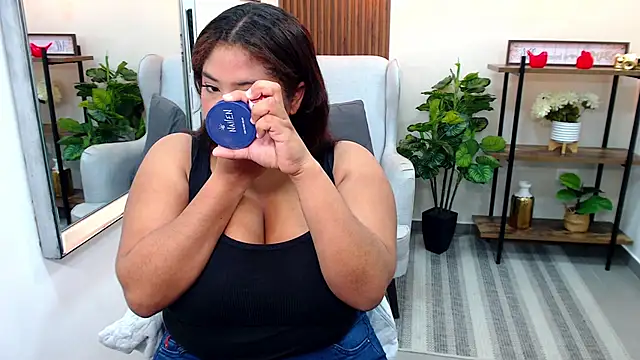 Snapshot of Kenya--Buhle chatting on March 2025 11:00:01 AM Kenya--Buhle online show from March 2025 11:00:01 AM