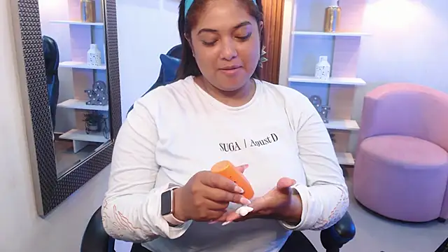 Snapshot of Kenya--Buhle chatting on September 2025 11:10:01 AM Kenya--Buhle online show from September 2025 11:10:01 AM