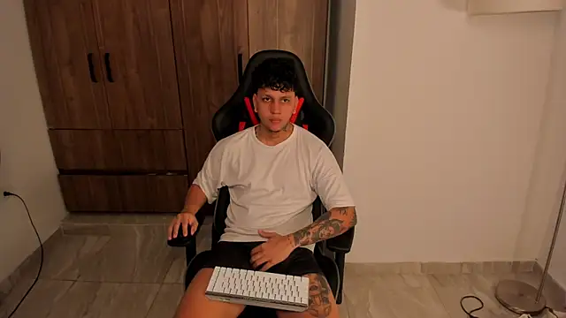 Snapshot of Jake_simons chatting on November 2025 12:11:02 AM Jake simons online show from November 2025 12:11:02 AM