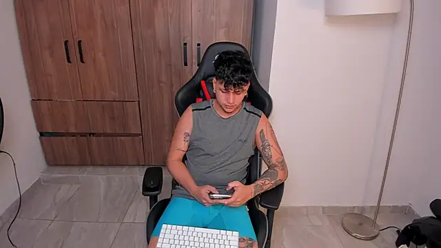 Snapshot of Jake_simons chatting on November 2025 11:02:02 AM Jake simons online show from November 2025 11:02:02 AM