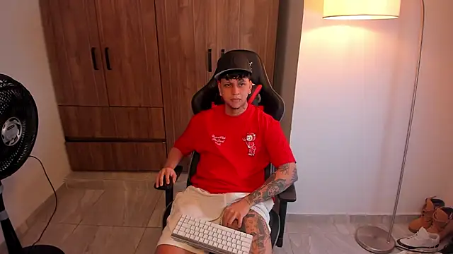 Snapshot of Jake_simons chatting on February 2026 05:39:01 AM Jake simons online show from February 2026 05:39:01 AM