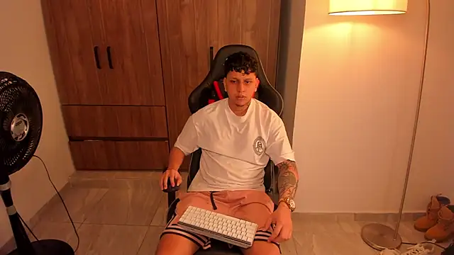 Snapshot of Jake_simons chatting on February 2026 04:09:01 AM Jake simons online show from February 2026 04:09:01 AM