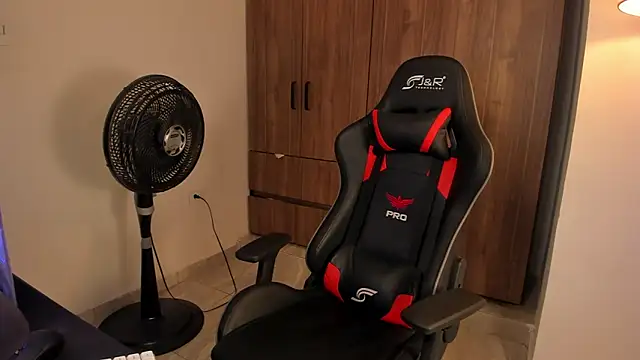 Snapshot of Jake_simons chatting on February 2026 05:37:01 AM Jake simons online show from February 2026 05:37:01 AM