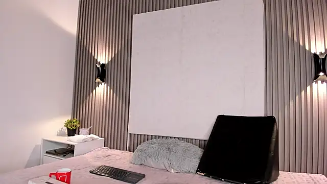 Snapshot of Zafiiraa chatting on January 2026 03:47:01 PM Zafiiraa online show from January 2026 03:47:01 PM