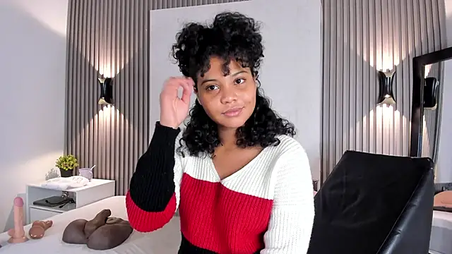 Snapshot of Zafiiraa chatting on January 2026 12:32:01 PM Zafiiraa online show from January 2026 12:32:01 PM