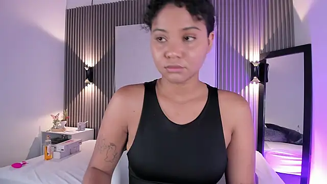 Snapshot of Zafiiraa chatting on February 2026 11:44:02 AM Zafiiraa online show from February 2026 11:44:02 AM