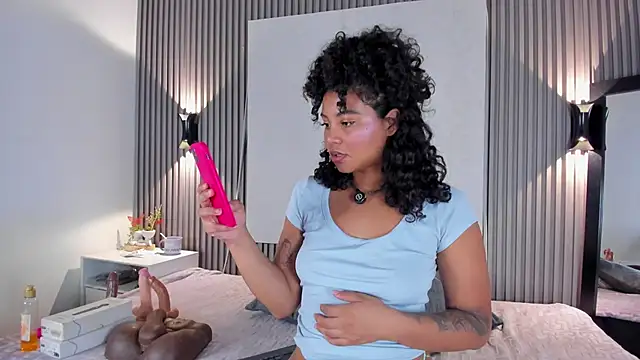 Snapshot of Zafiiraa chatting on March 2026 12:31:02 PM Zafiiraa online show from March 2026 12:31:02 PM