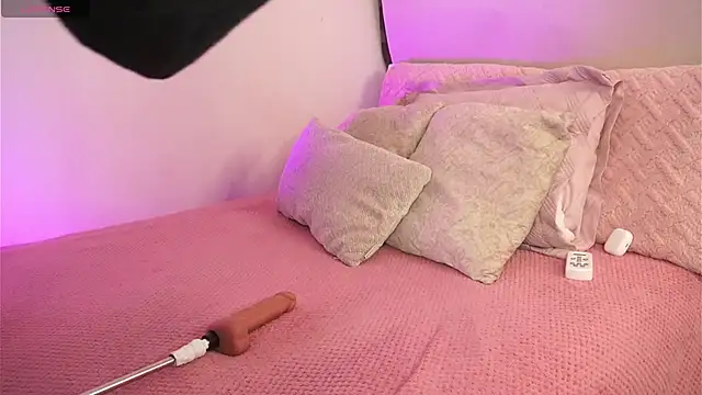 Snapshot of Alexxandra_12 chatting on March 2025 09:24:02 AM Alexxandra 12 online show from March 2025 09:24:02 AM