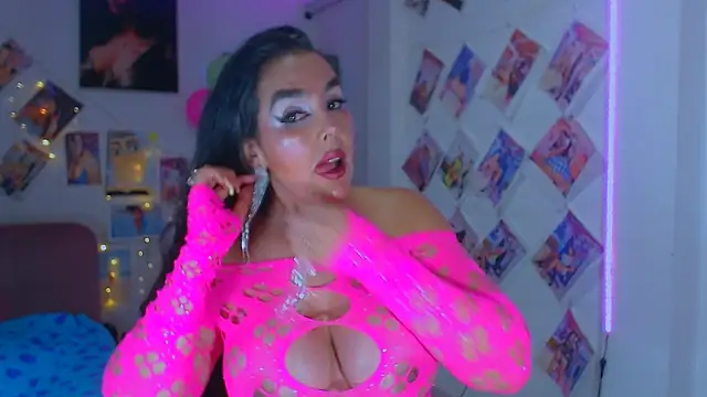 Snapshot of sweet_vanessa_22 chatting on December 2025 04:43:02 AM sweet vanessa 22 online show from December 2025 04:43:02 AM