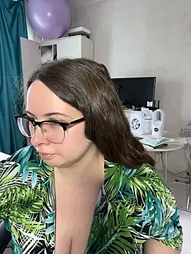 DienkaGreen online show from August 2026 12:48:02 PM