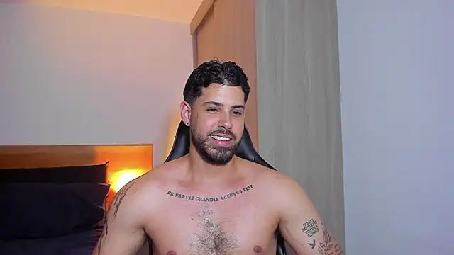 Justyn Torres online show from December 2024 10:08:02 PM