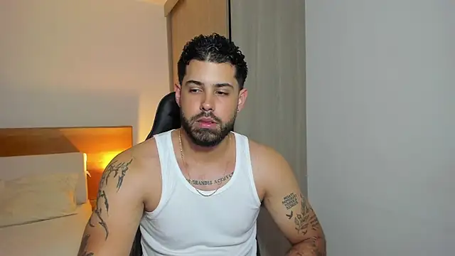 Justyn Torres online show from January 2025 10:02:02 PM