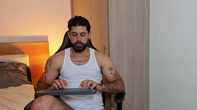 Justyn Torres online show from March 2025 02:33:02 PM