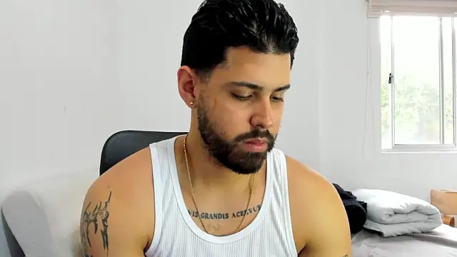 Justyn Torres online show from October 2025 12:05:02 PM