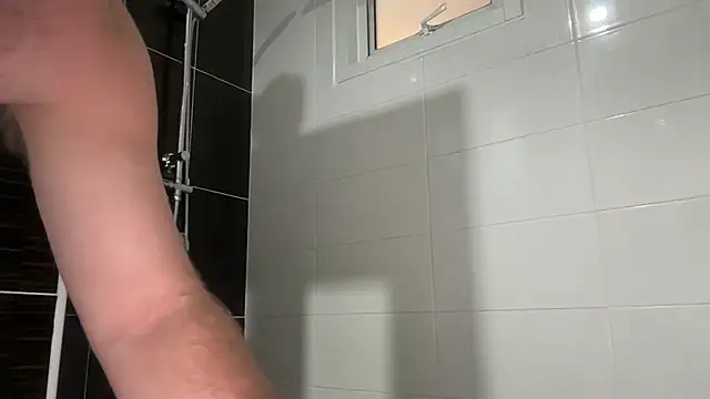 Snapshot of lukegunn chatting on March 2026 01:07:02 AM lukegunn online show from March 2026 01:07:02 AM