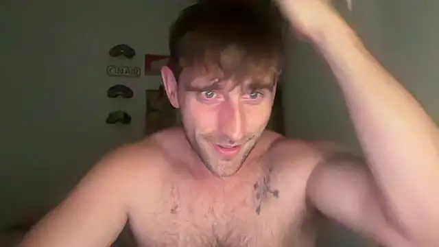 Snapshot of lukegunn chatting on April 2026 11:32:02 PM lukegunn online show from April 2026 11:32:02 PM