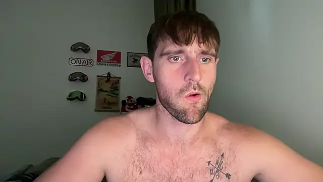 Snapshot of lukegunn chatting on April 2026 01:21:01 AM lukegunn online show from April 2026 01:21:01 AM