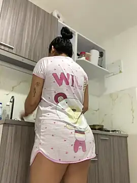 Amandanauty online show from December 2024 06:05:01 PM