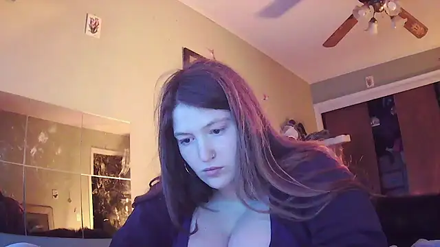 Snapshot of Angelk43 chatting on May 2026 05:13:01 AM Angelk43 online show from May 2026 05:13:01 AM