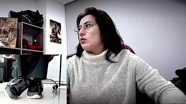 Snapshot of Scarlett_Sen chatting on February 2026 01:32:02 PM Scarlett Sen online show from February 2026 01:32:02 PM