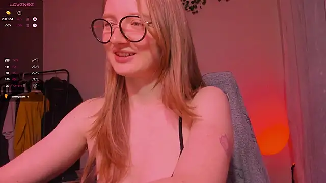 Snapshot of mollytuck chatting on October 2025 01:51:02 PM mollytuck online show from October 2025 01:51:02 PM