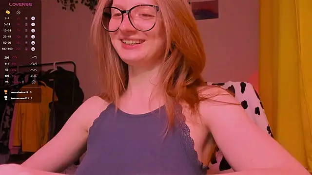 Snapshot of mollytuck chatting on December 2025 02:46:02 PM mollytuck online show from December 2025 02:46:02 PM