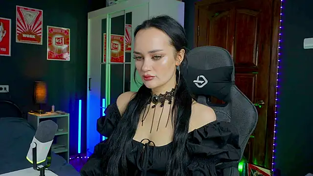 QueenAliss online show from November 2025 06:02:02 AM