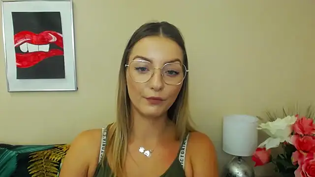 Snapshot of NatalieSexy chatting on December 2024 10:17:02 AM NatalieSexy online show from December 2024 10:17:02 AM