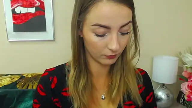 Snapshot of NatalieSexy chatting on October 2025 06:21:02 AM NatalieSexy online show from October 2025 06:21:02 AM