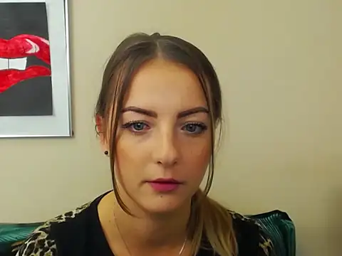 Snapshot of NatalieSexy chatting on October 2025 06:14:02 AM NatalieSexy online show from October 2025 06:14:02 AM