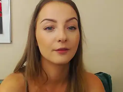 Snapshot of NatalieSexy chatting on October 2025 06:13:02 AM NatalieSexy online show from October 2025 06:13:02 AM