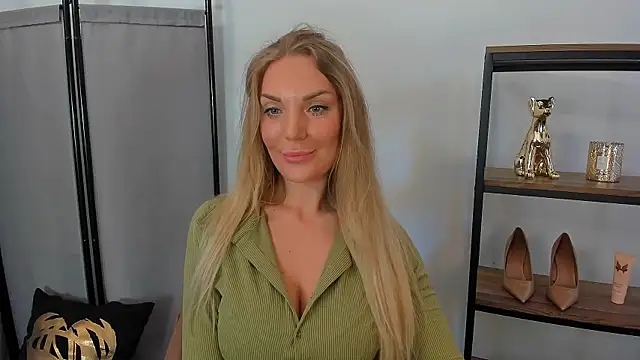 AulloraHoney online show from May 2026 10:36:01 AM
