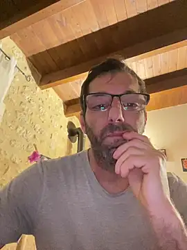 Snapshot of steph19x5 chatting on December 2024 05:37:02 AM steph19x5 online show from December 2024 05:37:02 AM