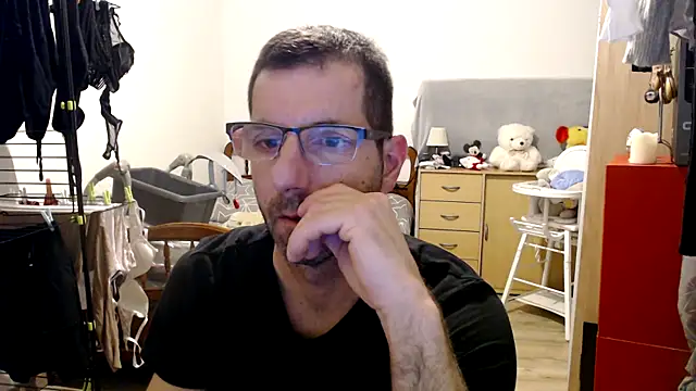 Snapshot of steph19x5 chatting on January 2025 08:15:01 PM steph19x5 online show from January 2025 08:15:01 PM