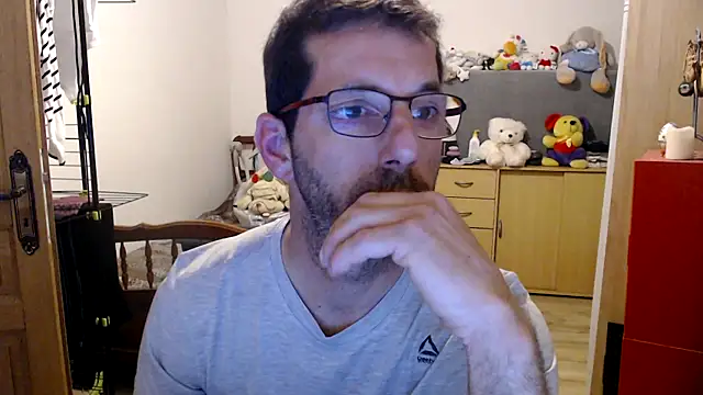 Snapshot of steph19x5 chatting on March 2025 06:43:02 PM steph19x5 online show from March 2025 06:43:02 PM