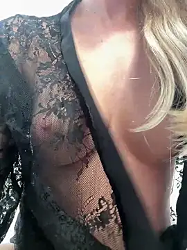 Snapshot of CutieEmy chatting on April 2026 02:33:01 PM CutieEmy online show from April 2026 02:33:01 PM