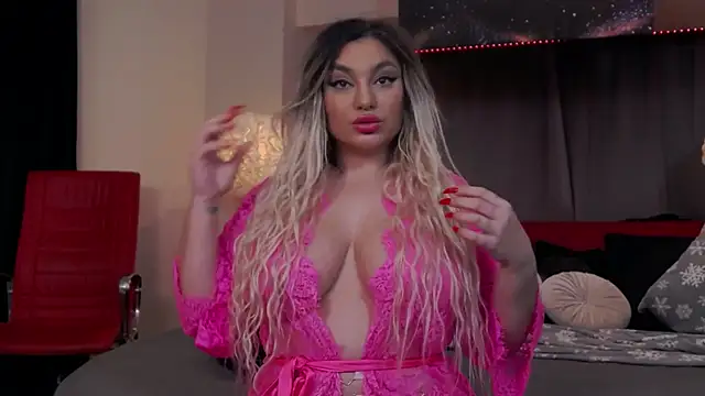 Snapshot of Larissa_K chatting on January 2025 09:28:01 PM Larissa K online show from January 2025 09:28:01 PM