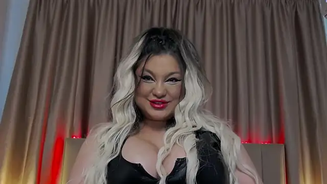 Snapshot of Larissa_K chatting on September 2025 11:21:02 AM Larissa K online show from September 2025 11:21:02 AM