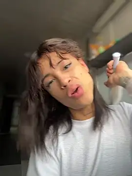 stormytt  online show from November 2025 06:18:02 PM