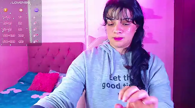 Snapshot of Vannessa__Shy chatting on December 2024 08:11:01 PM Vannessa Shy online show from December 2024 08:11:01 PM