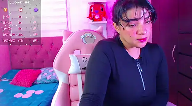 Snapshot of Vannessa__Shy chatting on January 2025 08:57:01 PM Vannessa Shy online show from January 2025 08:57:01 PM