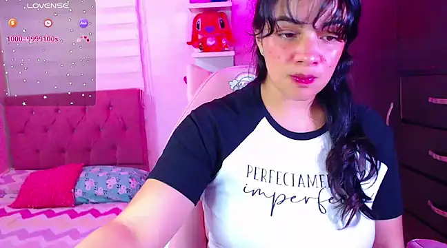 Snapshot of Vannessa__Shy chatting on January 2025 10:25:02 PM Vannessa Shy online show from January 2025 10:25:02 PM