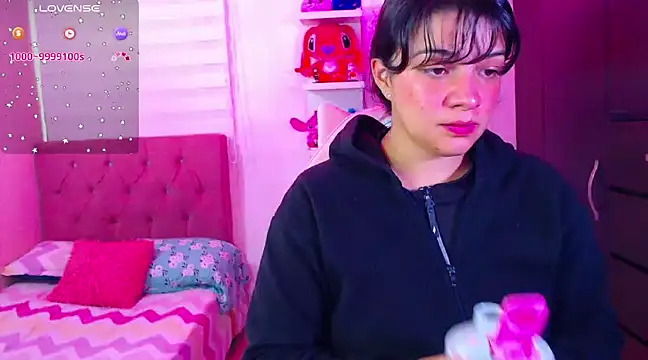 Snapshot of Vannessa__Shy chatting on January 2025 09:04:02 PM Vannessa Shy online show from January 2025 09:04:02 PM