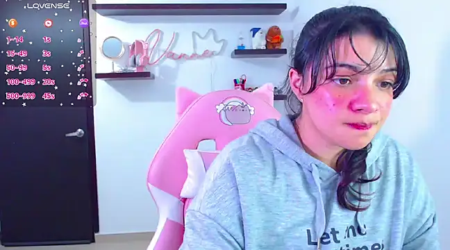 Snapshot of Vannessa__Shy chatting on February 2025 08:14:02 PM Vannessa Shy online show from February 2025 08:14:02 PM