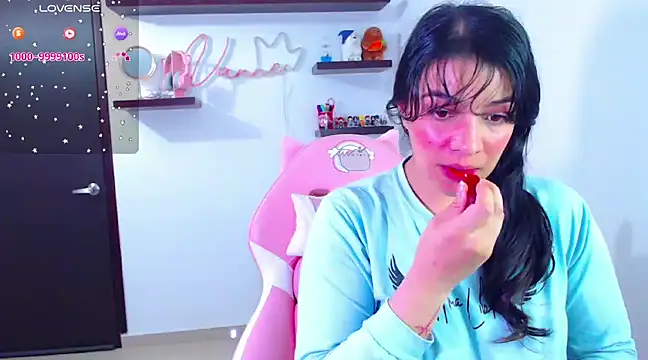 Snapshot of Vannessa__Shy chatting on February 2025 10:53:02 PM Vannessa Shy online show from February 2025 10:53:02 PM